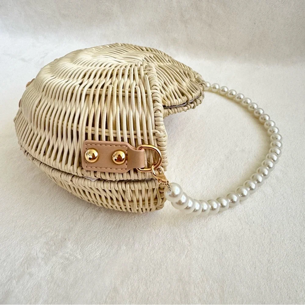 Haute Hippie Cream Woven Wicker Shell-Shaped Purse w/ Faux Pearl Handle - Picture 4 of 7